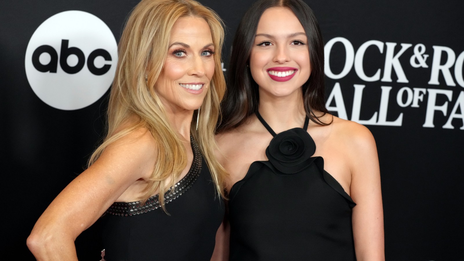 Olivia Rodrigo Honors Sheryl Crow with Heartfelt Performance at Nashville BMI Troubadour Award Dinner